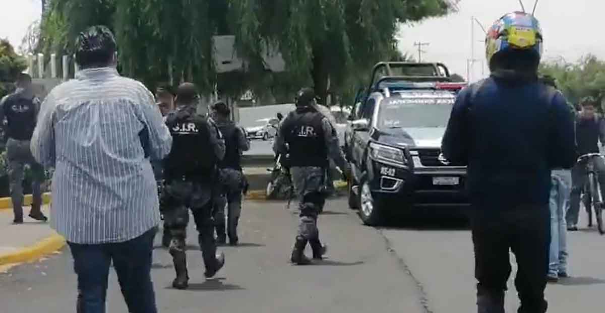 Se despliegan policías en Metepec.