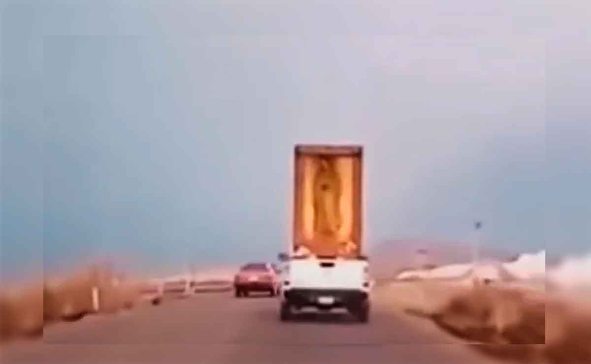 Graban imagen de la virgen de Guadalupe cuando se cae de camioneta en plena carretera durante peregrinación en Michoacán