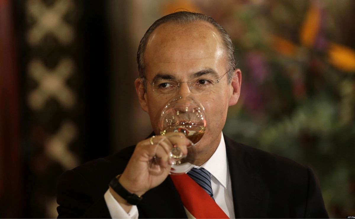 Felipe Calderón reaparece y dice que fue una calumnia que el fuera alcoholico
