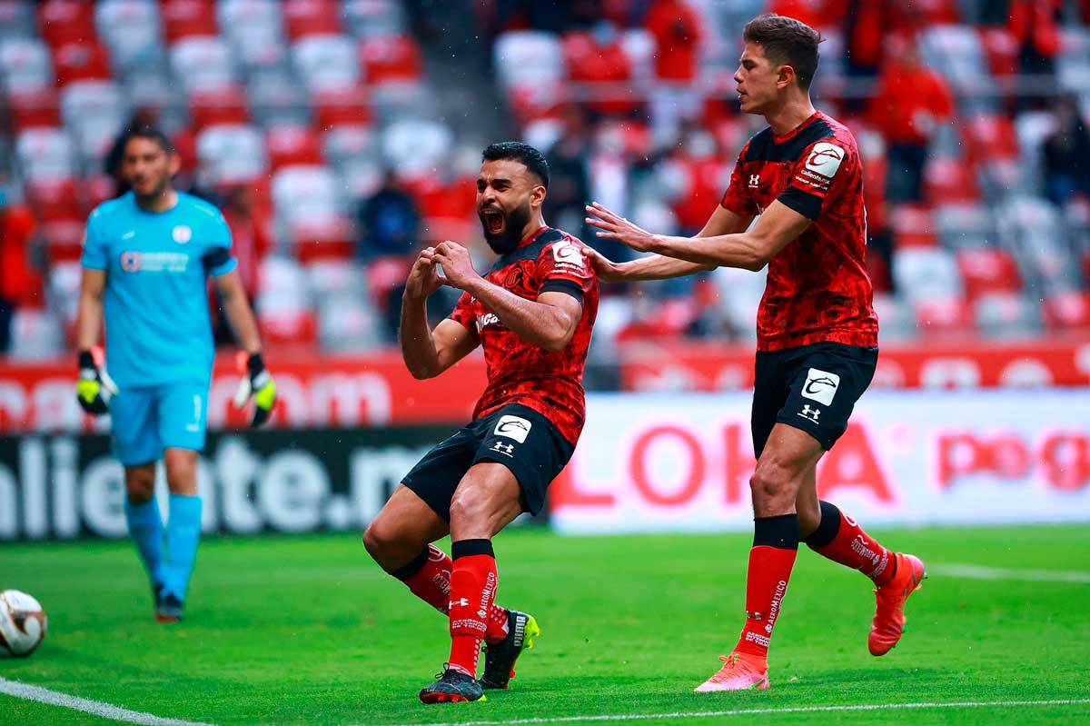 El Argentino Alexis Canelo Al anotar su primer gol del partido en contra de Cruz Azul