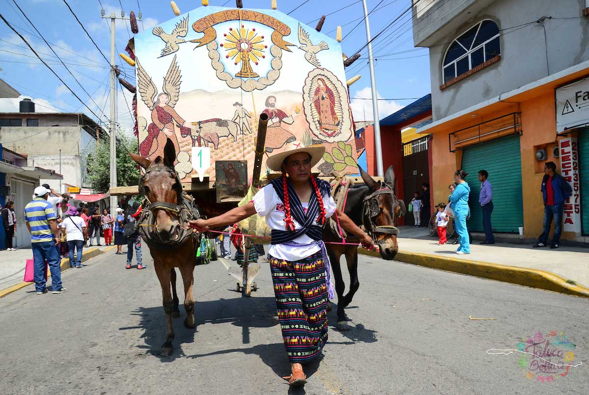El Paseo de San Isidro se caracteriza por los hombres que se visten de mujeres y ponen el ambiente