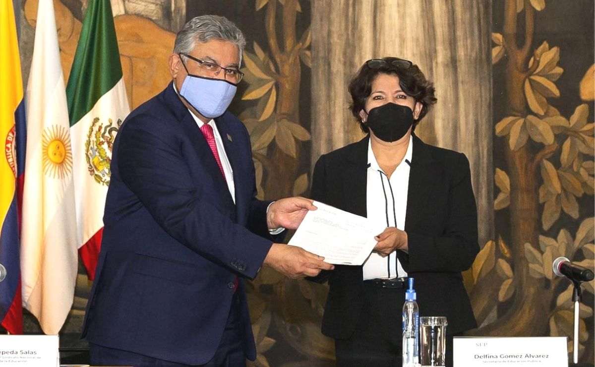 SEP y SNTE confirman aumento salarial y de prestaciones a maestras y maestros de México