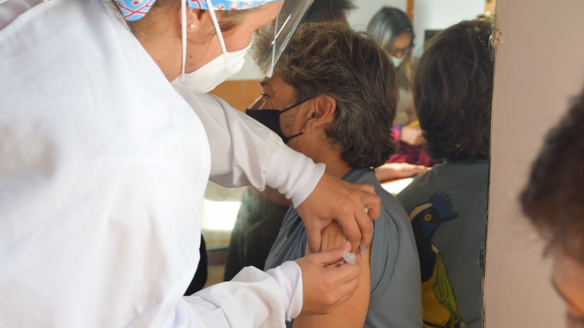 continua la vacunacion para maestros en toluca y edomex