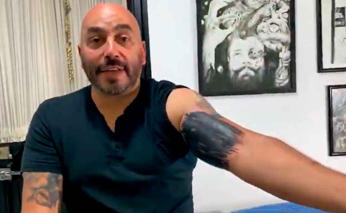 ¡Adiós tatuaje de Belinda! Lupillo Rivera se lo tapa.