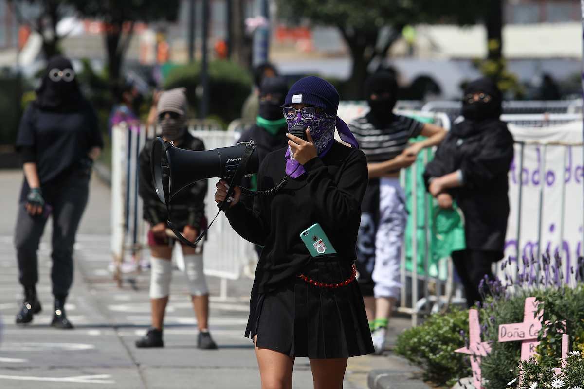 Grupo de mujeres exhibirán a hombres deudores en el día del padre 2021