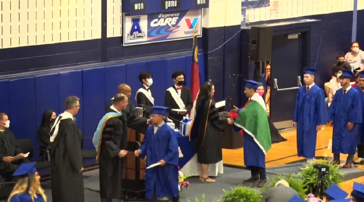 estudiante latino n vido viral por portar orgulloso bandera de México