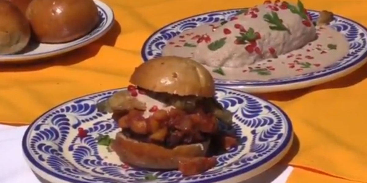 Hamburguesa de chile en nogada