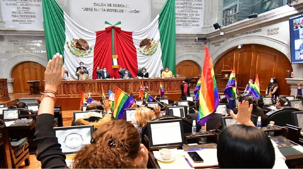 diputados votando por la ley de identidad de género en edomex
