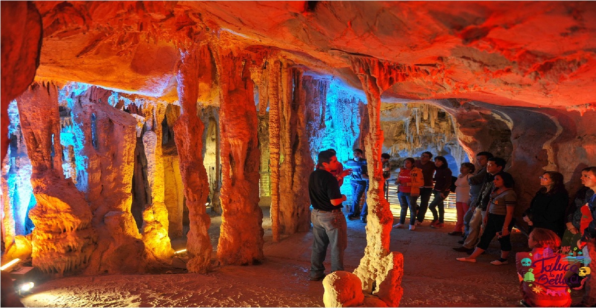 vista interior de las Grutas de la Estrella de Tonatico