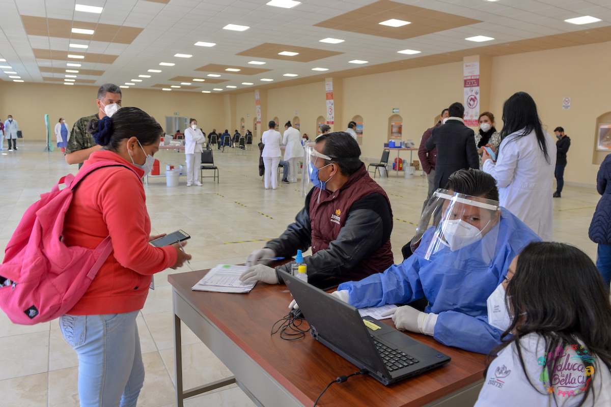 Checa que documentación debes presentar para poder recibir la vacuna contra el COVID-19