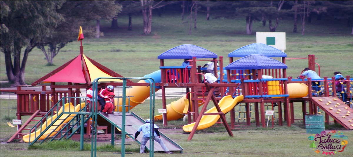 juegos infantiles en parque sierra Morelos en el Edomex