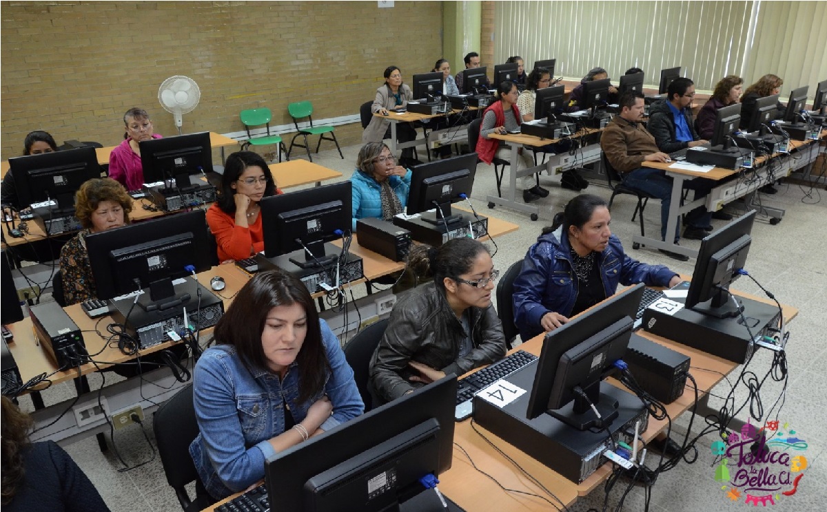 profesores haciendo examen de los 103 municipios edomex 2021