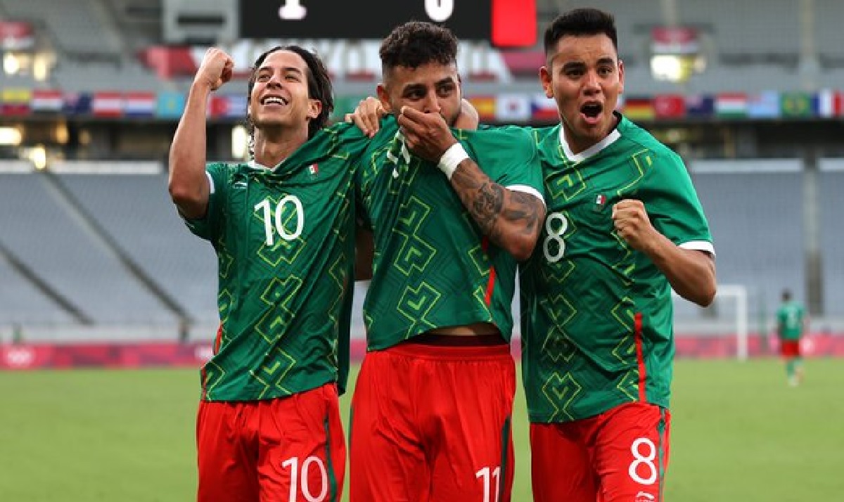 partido de la nSeleccion Mexicana en Tokio 2020 con jersey nuevo