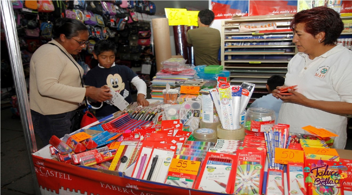 padres comienzan a revisar precios para surtir lista de utiles escolares de la sep