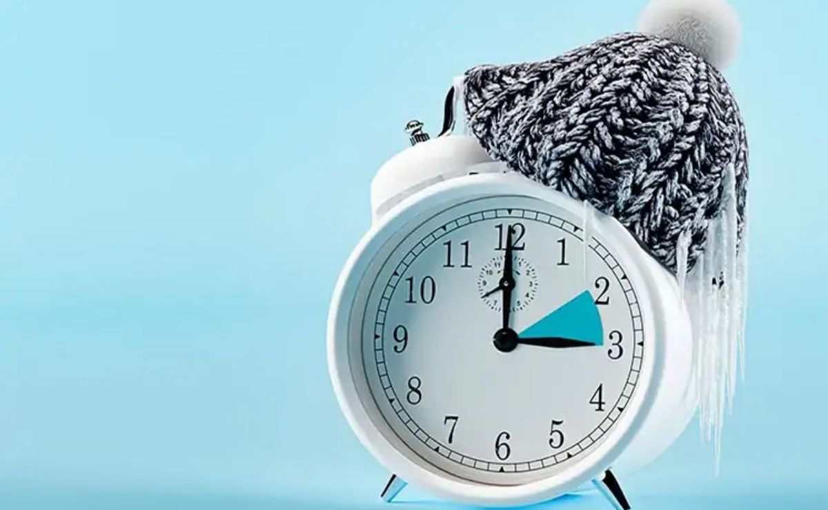 Conoce si se atrasa o adelanta el reloj en el horario de invierno 2021 en México