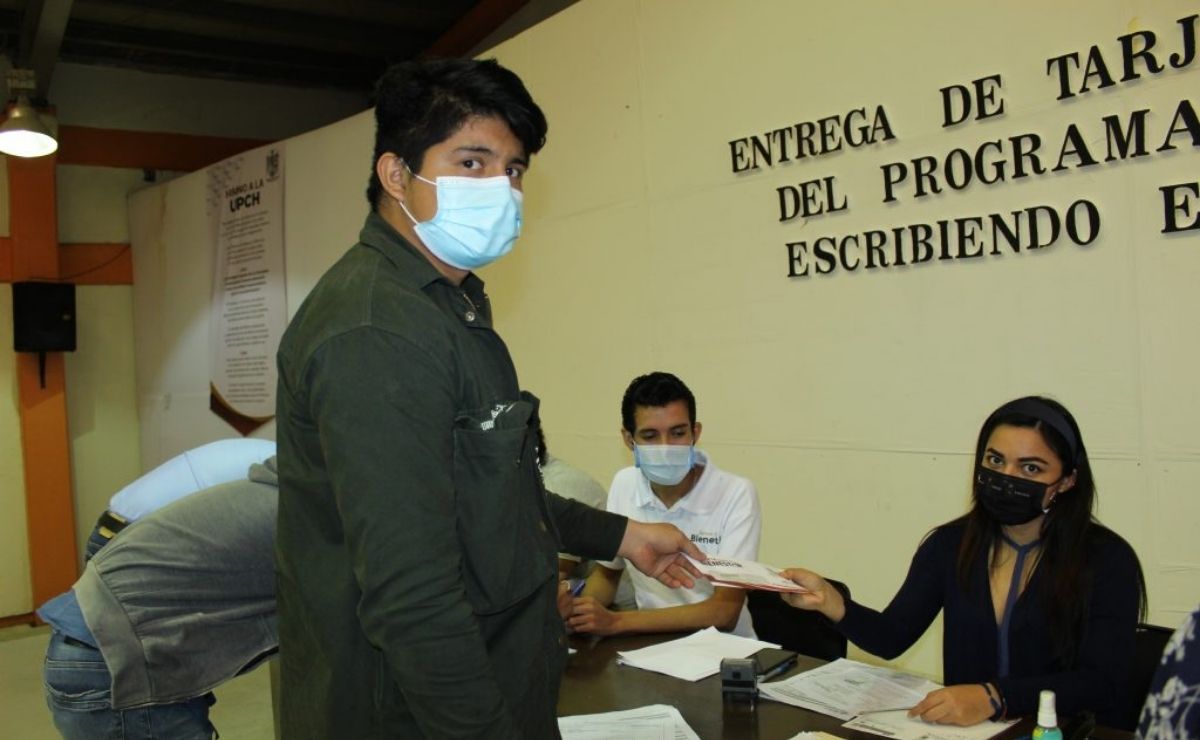 Se abre la convocatoria para solicitar la beca de Jóvenes Escribiendo el Futuro y obtener 9 mil 600 pesos