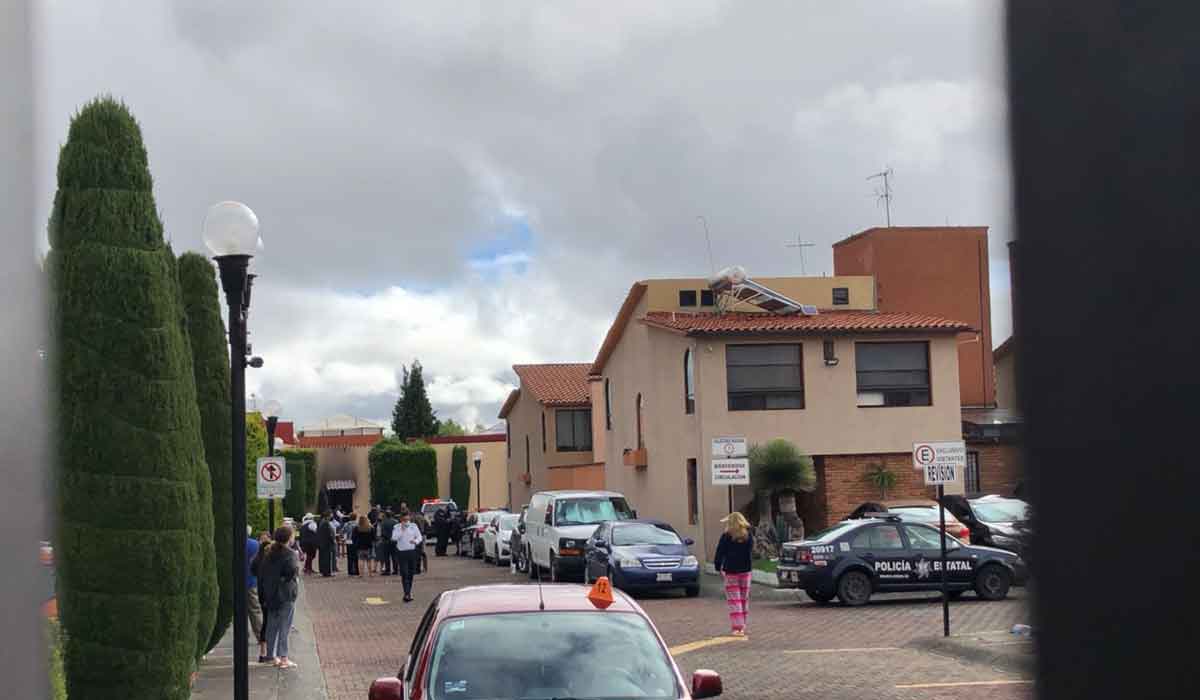 Explosión de un tanque de gas en Fraccionamiento de Metepec, Edomex. Paramedicos de Protección Civil y Cruz Roja