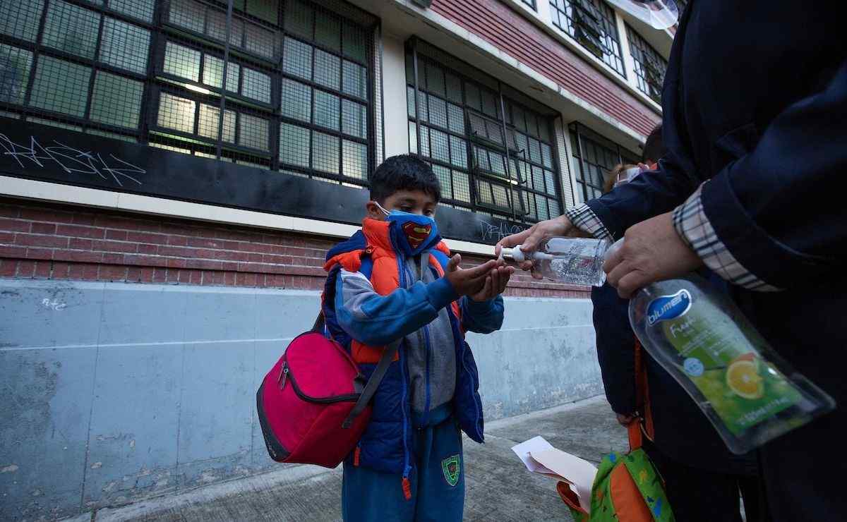 SEP da a conocer la forma de denunciar a las escuelas que obliguen a los alumnos a regresar a clases presenciales