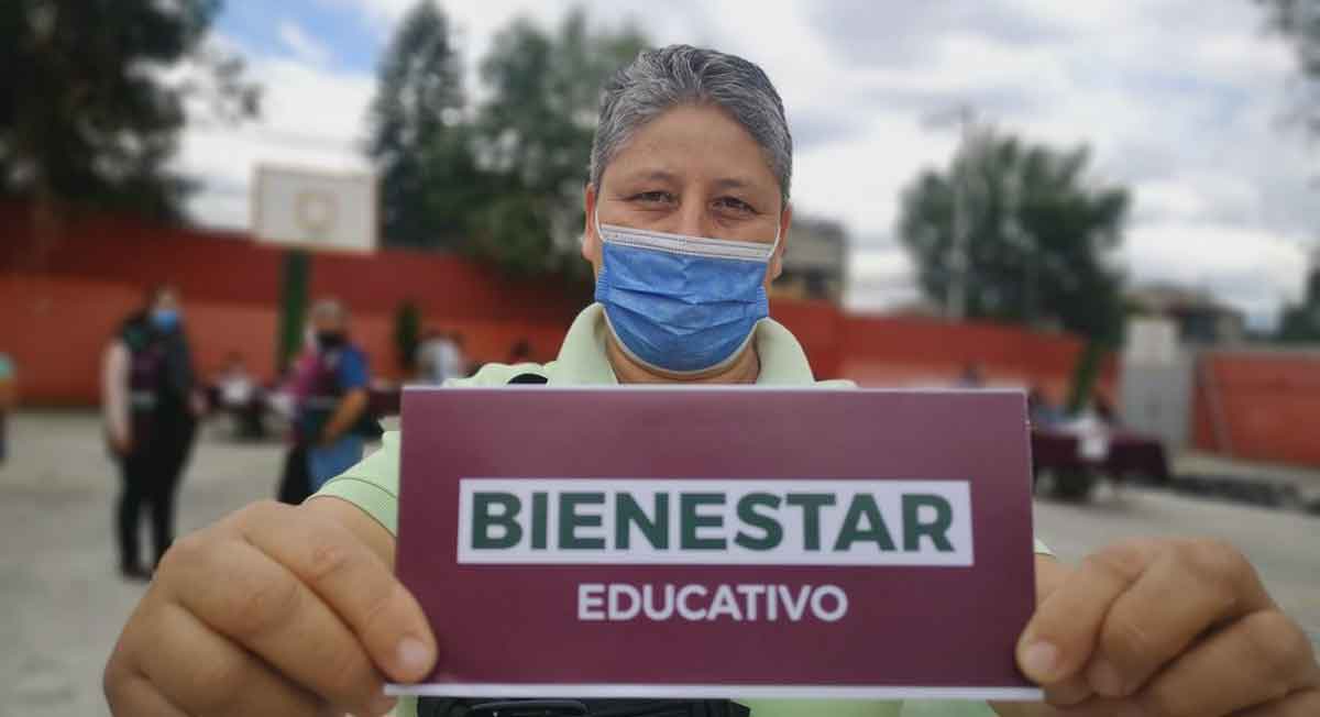 entregan nuevas tarjetas de mi beca para empezar en ciudad de mexico