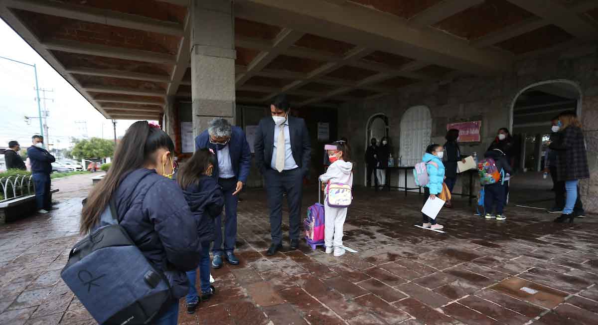 regreso a clases, sera obligatoria la compra de utiles y uniformes