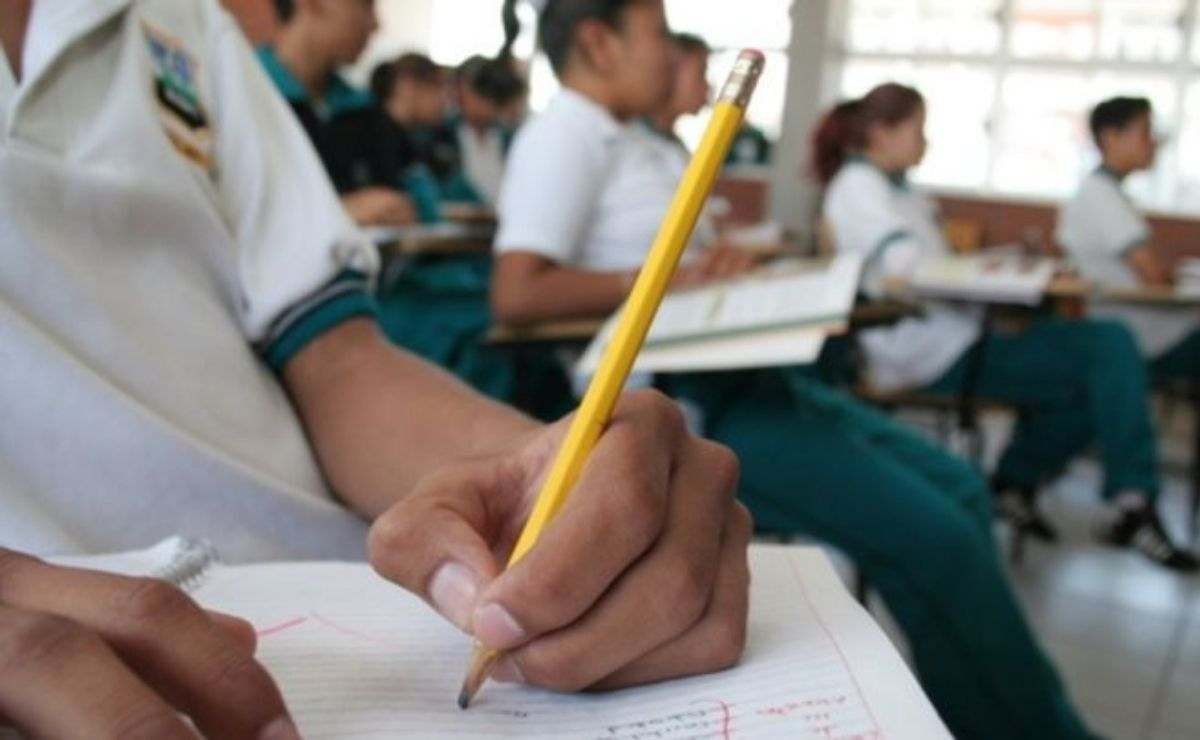 Pago adelantado de las becas Benito Juárez 2021 de 3 mil 200 pesos para preescolar, primaria y secundaria