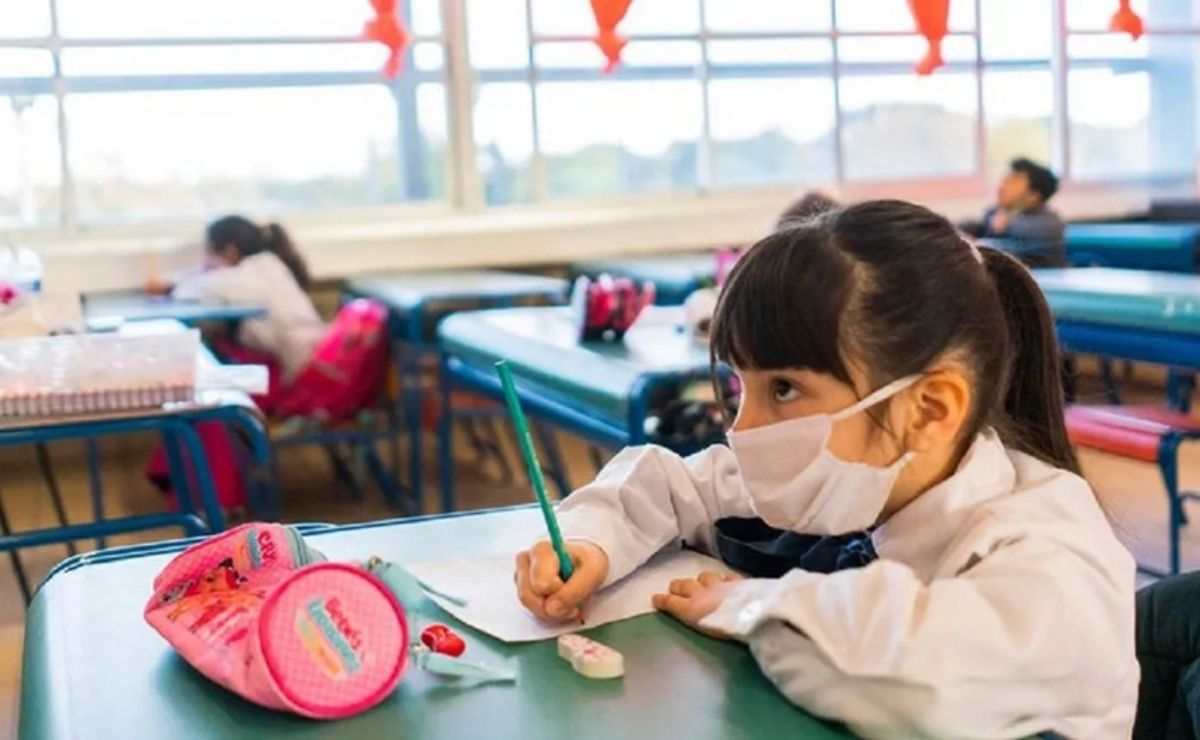 Fecha en que alumnos de Edomex y CDMX regresarán a clases presenciales