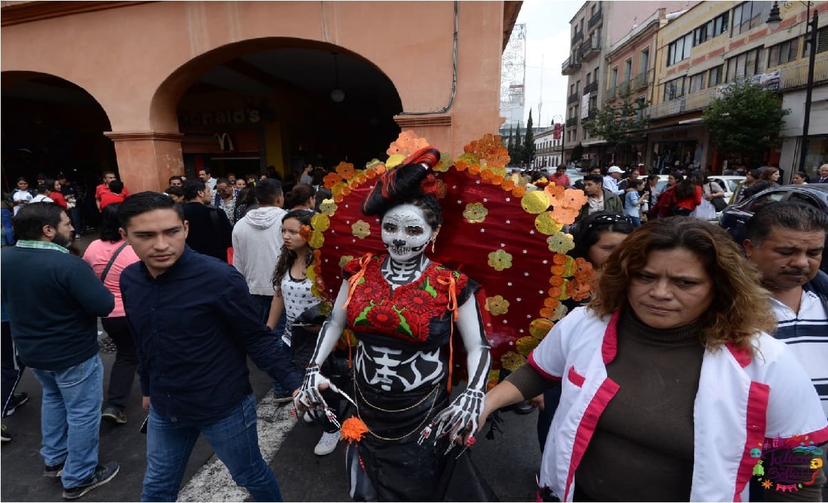 el 02 de noviembre es feriado por dia de muertos