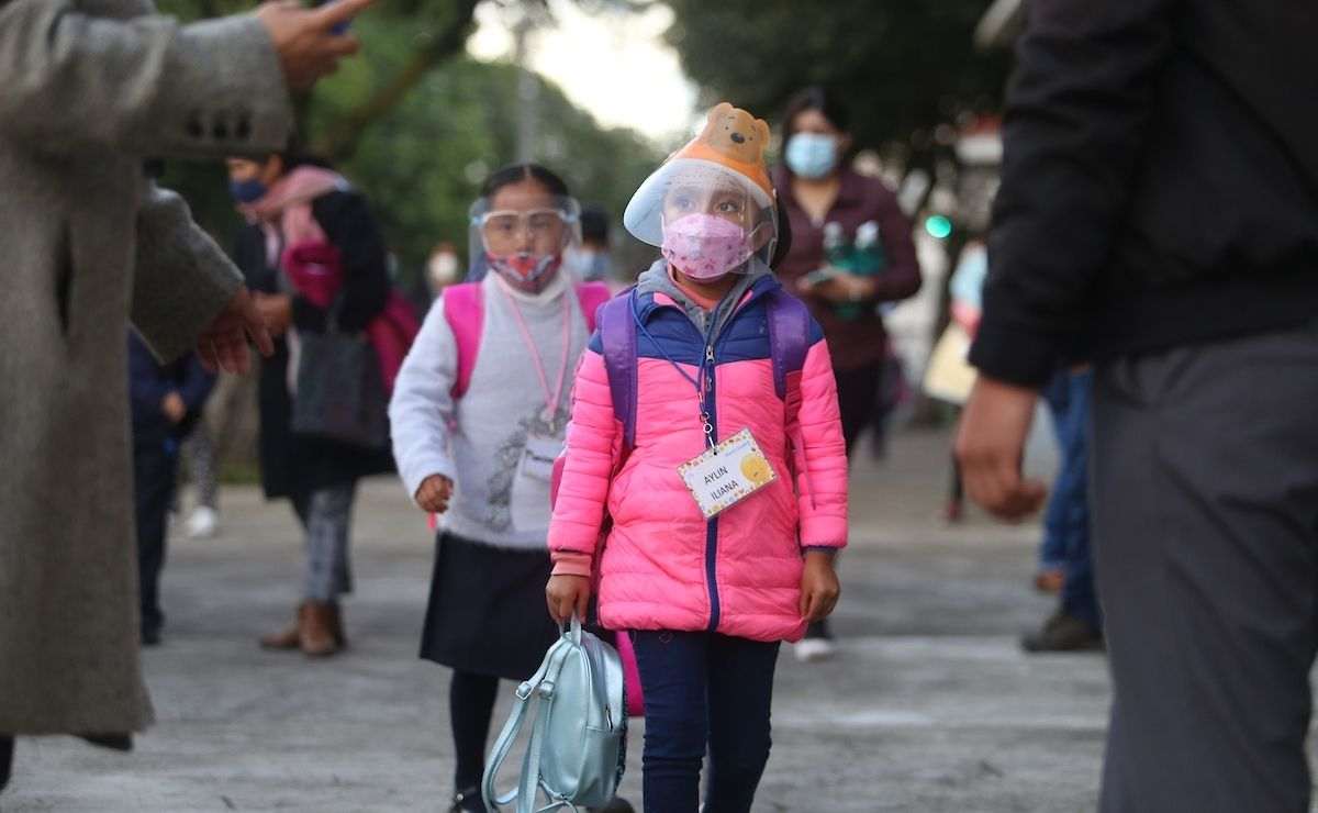 Estos son los cubrebocas que están prohibidos para el regreso a clases presenciales de la SEP