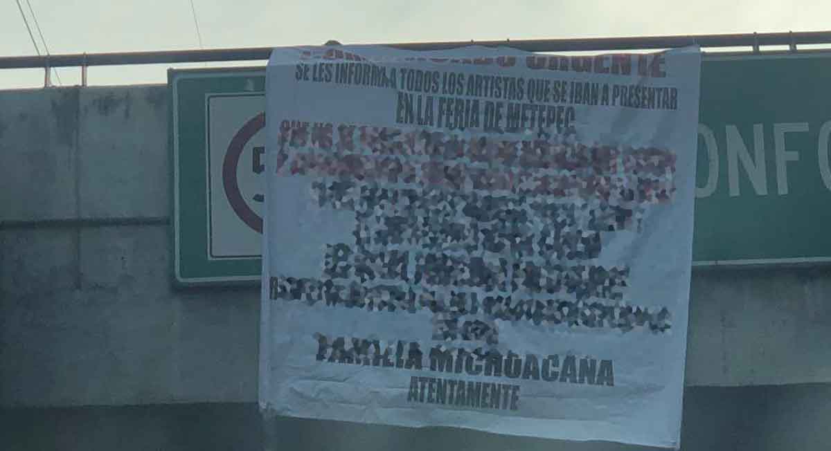 familia michoacana coloca cartel en metepec por la feria de metepec 2021