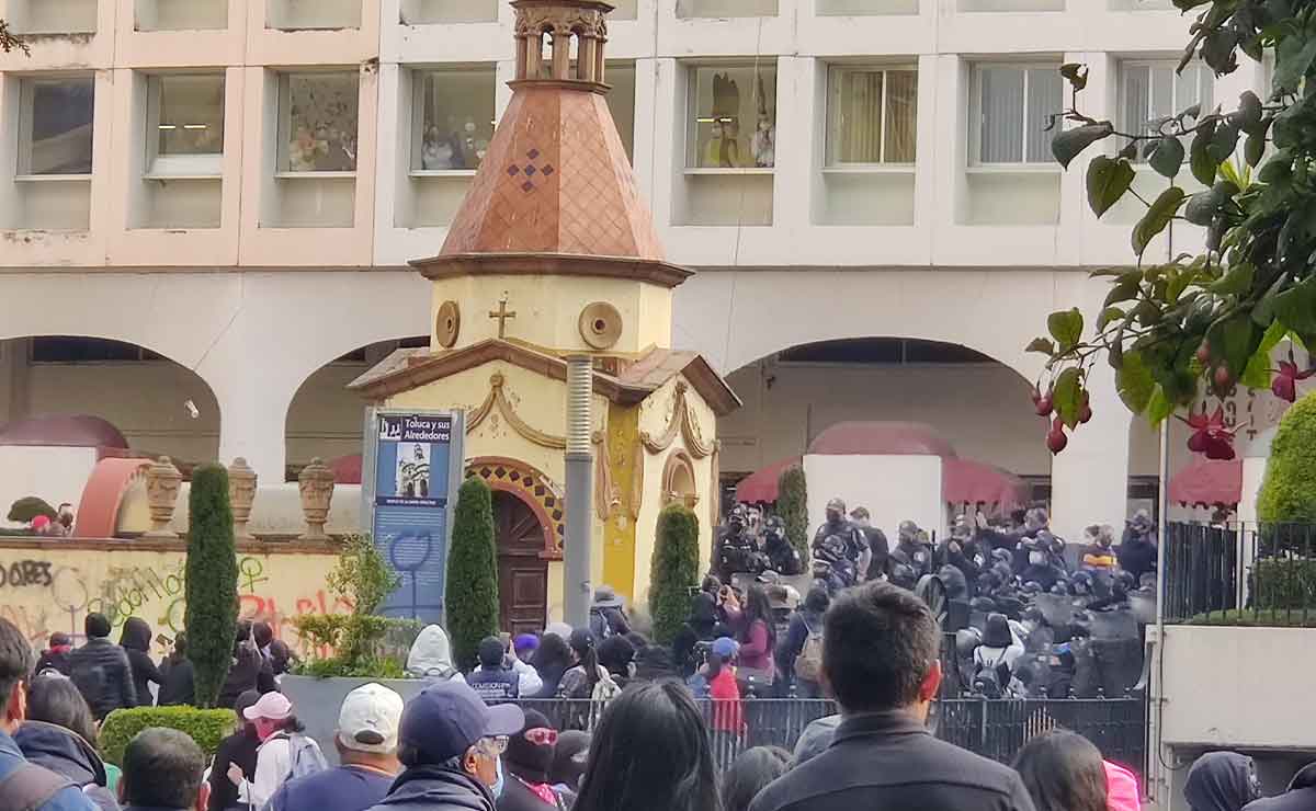 Feministas contra policías toluca manifestación 25 n