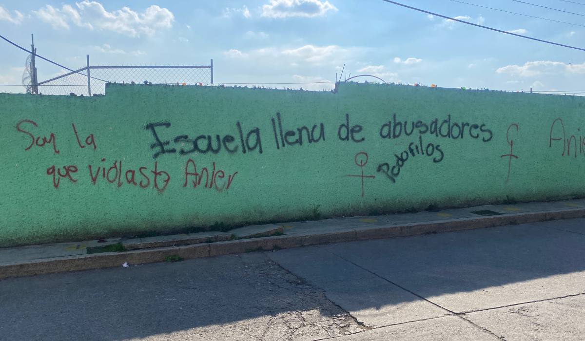 Noticias Temoaya - Grupos feministas pintan y dejan destrozos en preparatoria del municipio