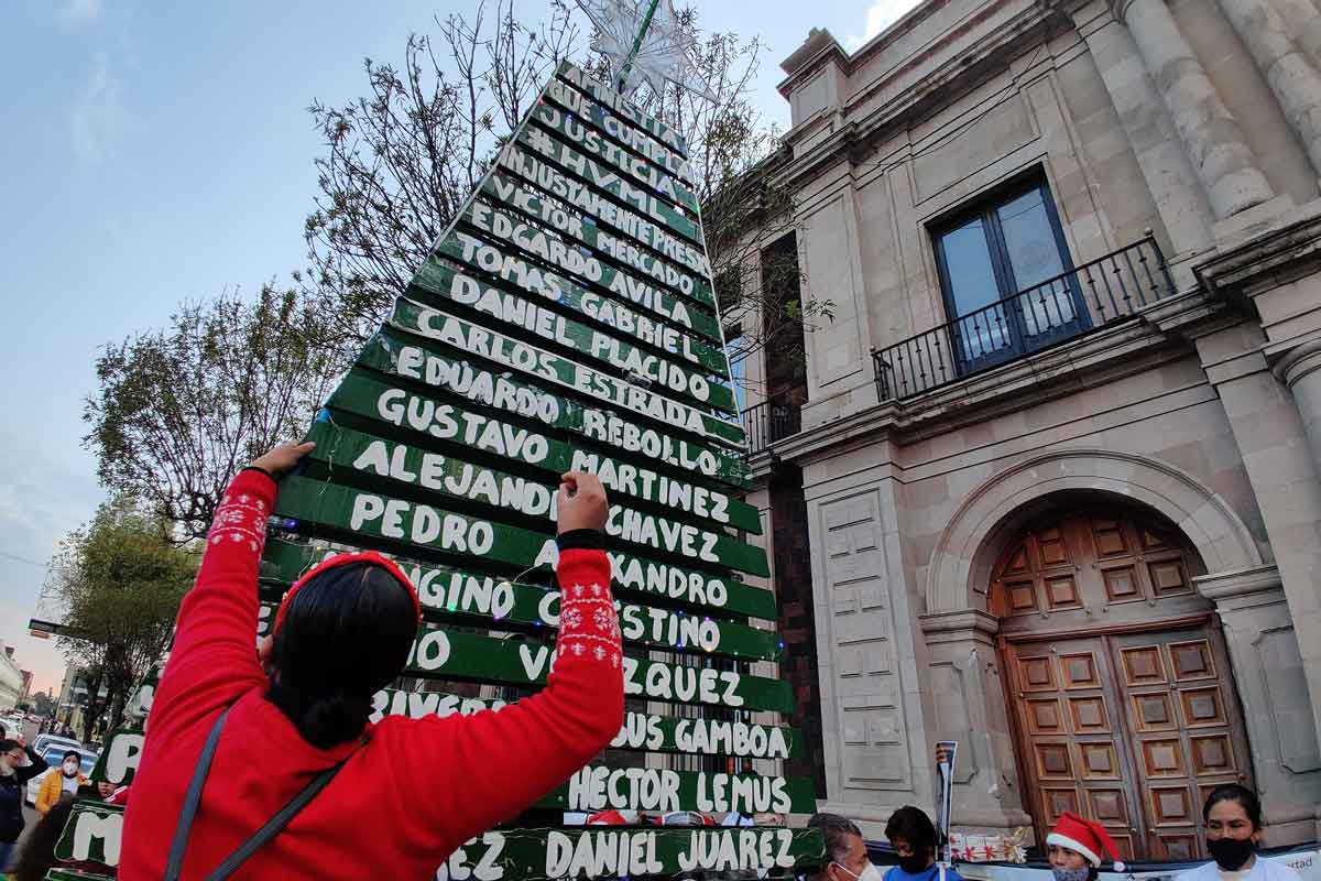 El colectivo Has Valer Mi Libertad instaló en Plaza de los Mártires en Toluca «El Árbol de Los Nadies», por los injustamente presos Edoméx.