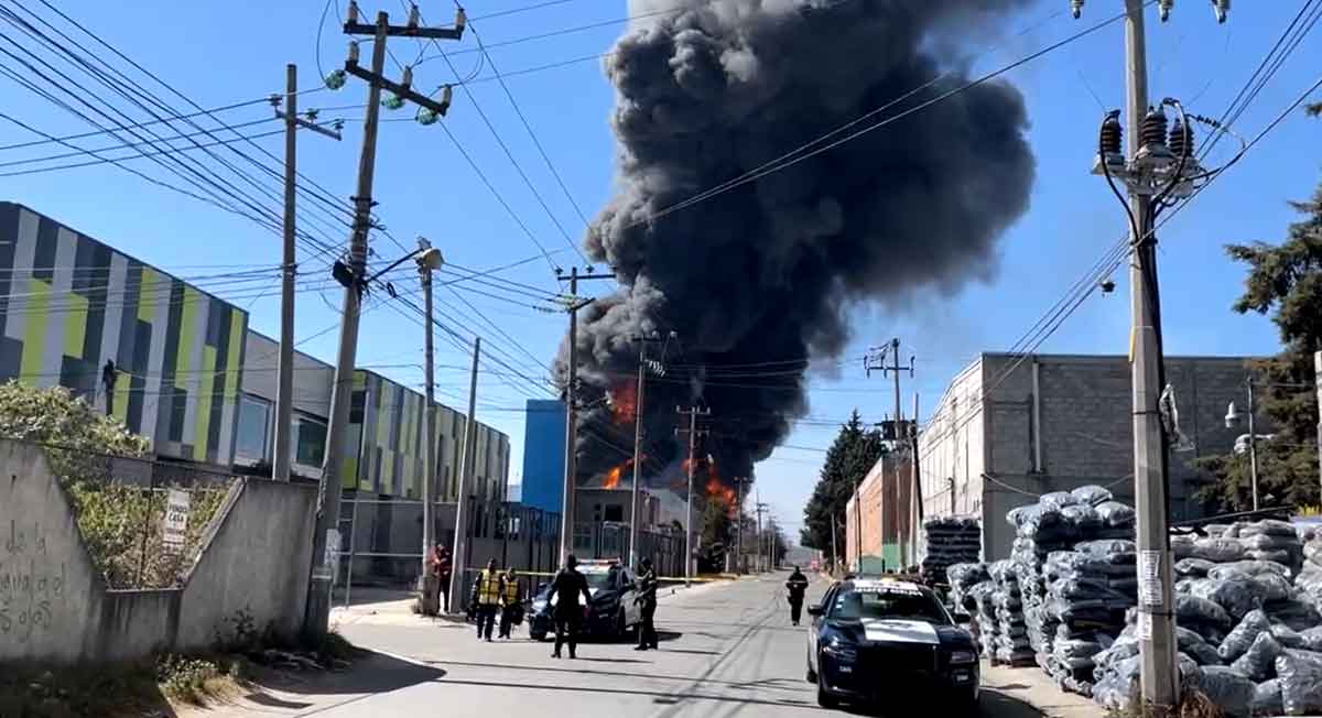 zona industrial lerma se incendia una fábrica de pinturas el 31 de diciembre del 2021