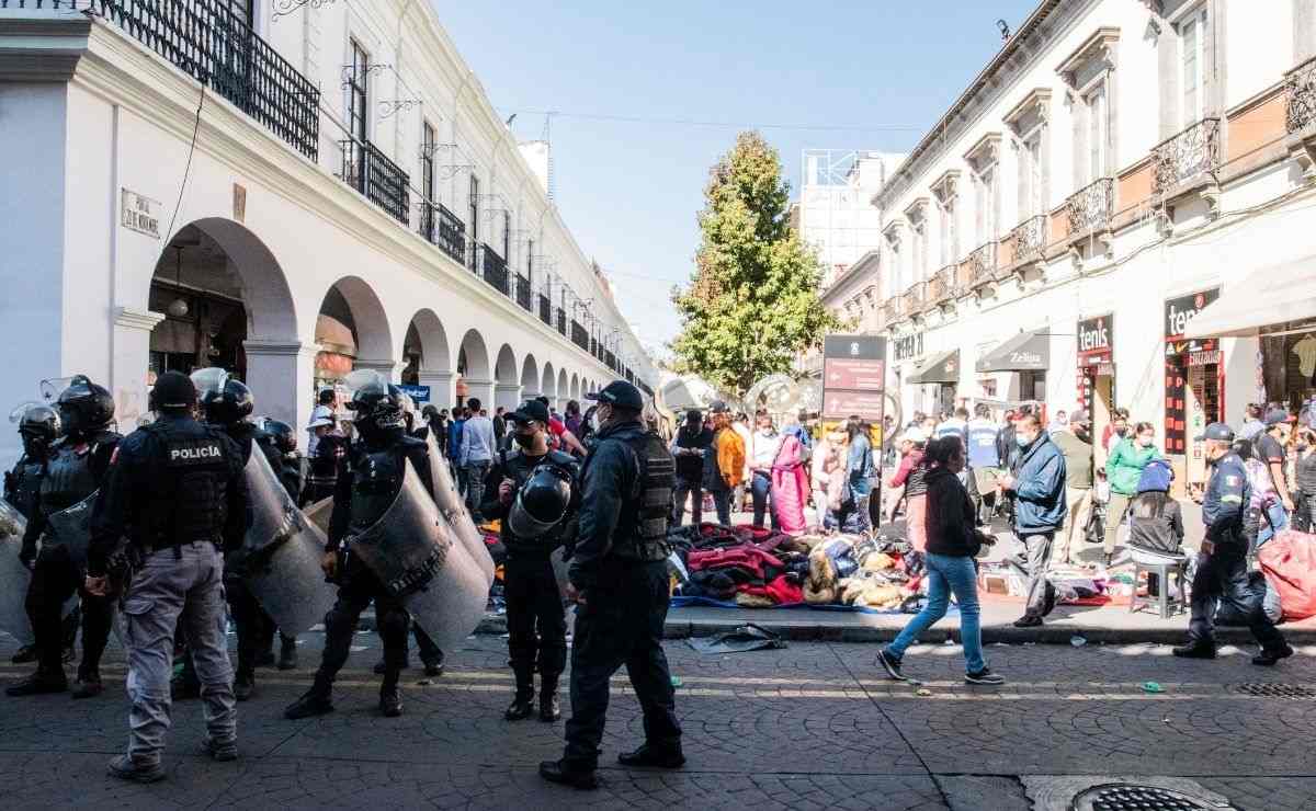 Así luce el centro de Toluca, lleno de comerciantes ambulantes y mucha basura