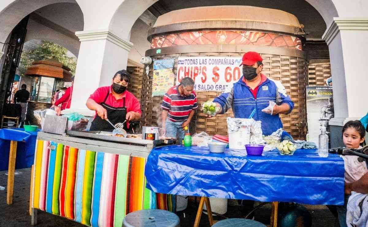 Instalan puesto de garnachas en portales de Toluca