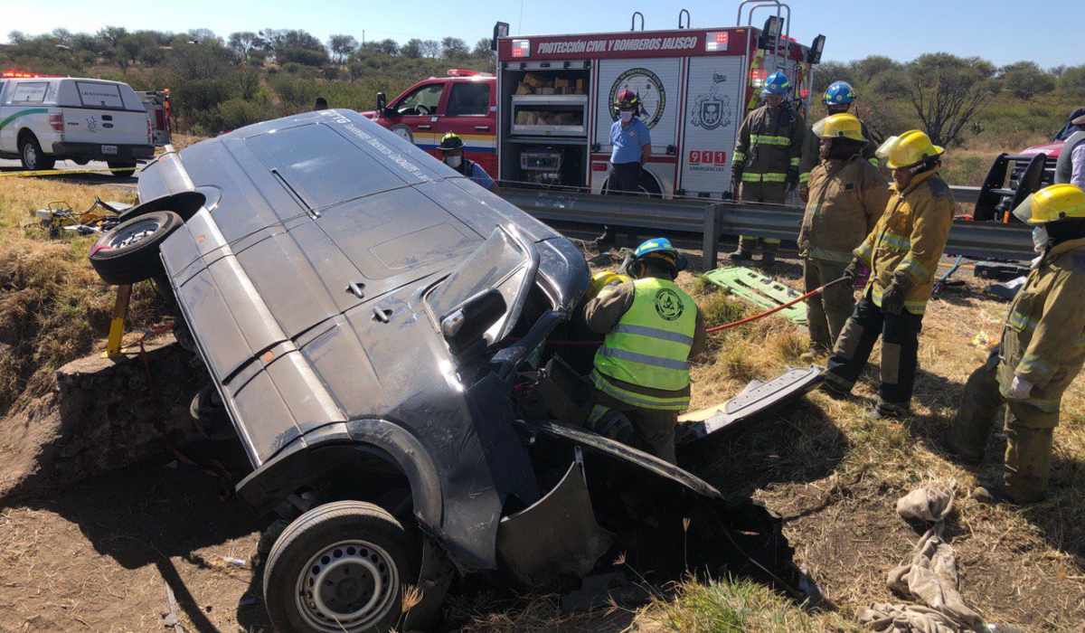 Volcadura de camioneta deja 13 peregrinos muertos; eran del municipio de Temoaya
