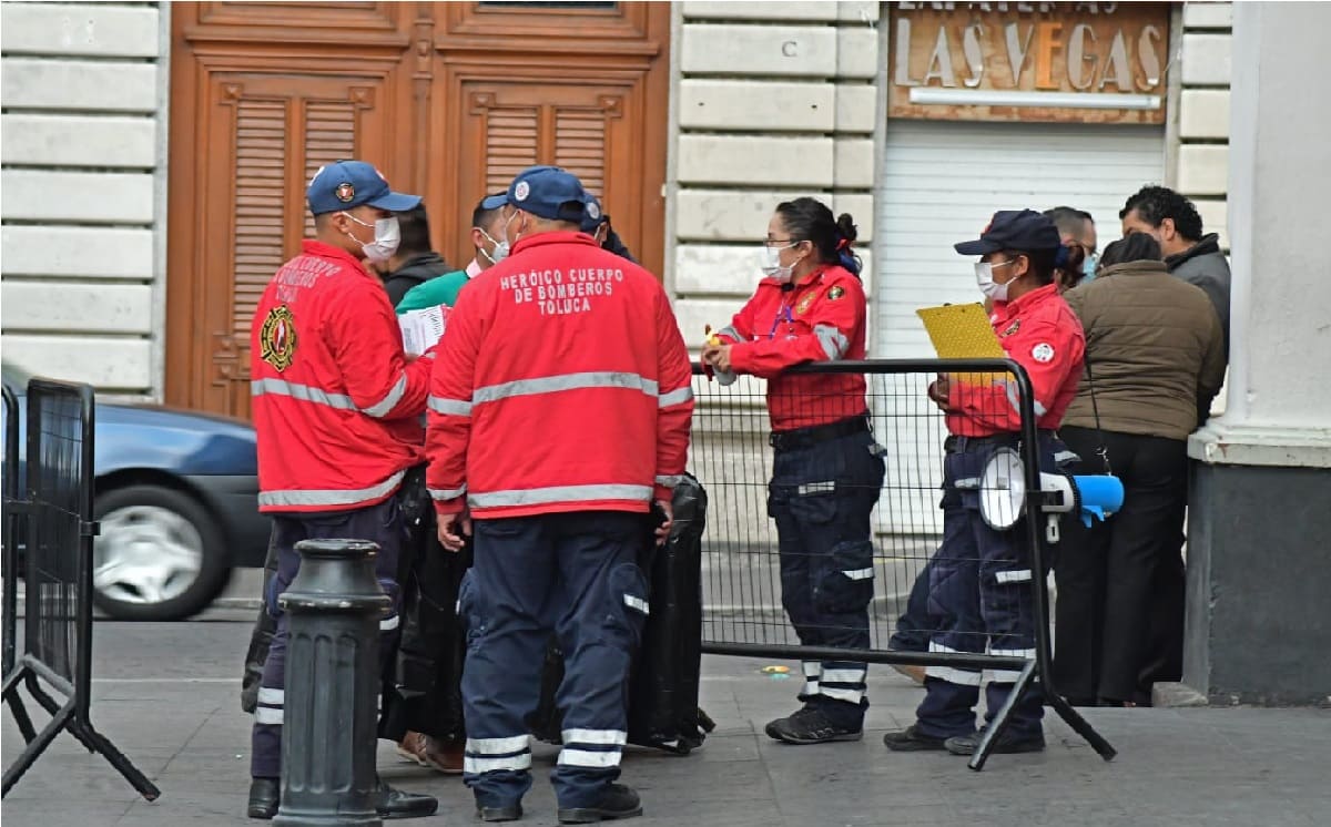 bomberos y elementos de proteccion civil de toluca son despedidos por gobierno de raymundo martinez