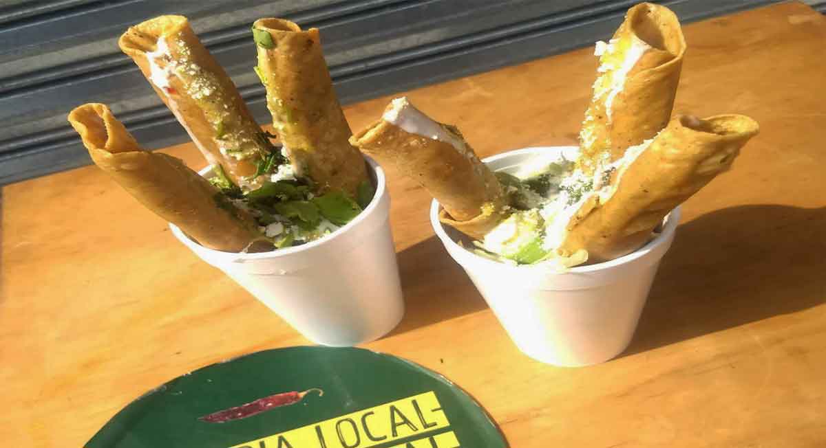 antojería local ofrece flautas en vasito en toluca