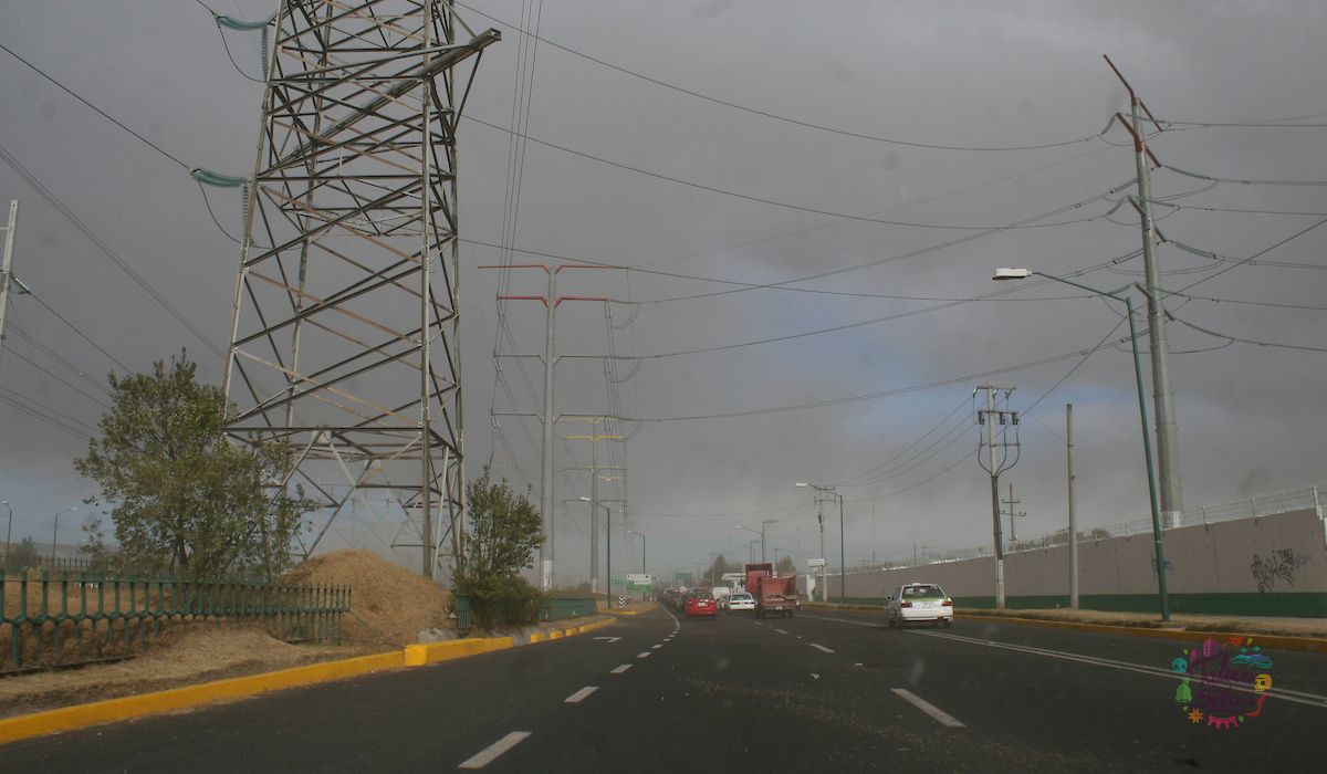 Fuertes ráfagas de viento provocan afectaciones en Toluca y alrededores 