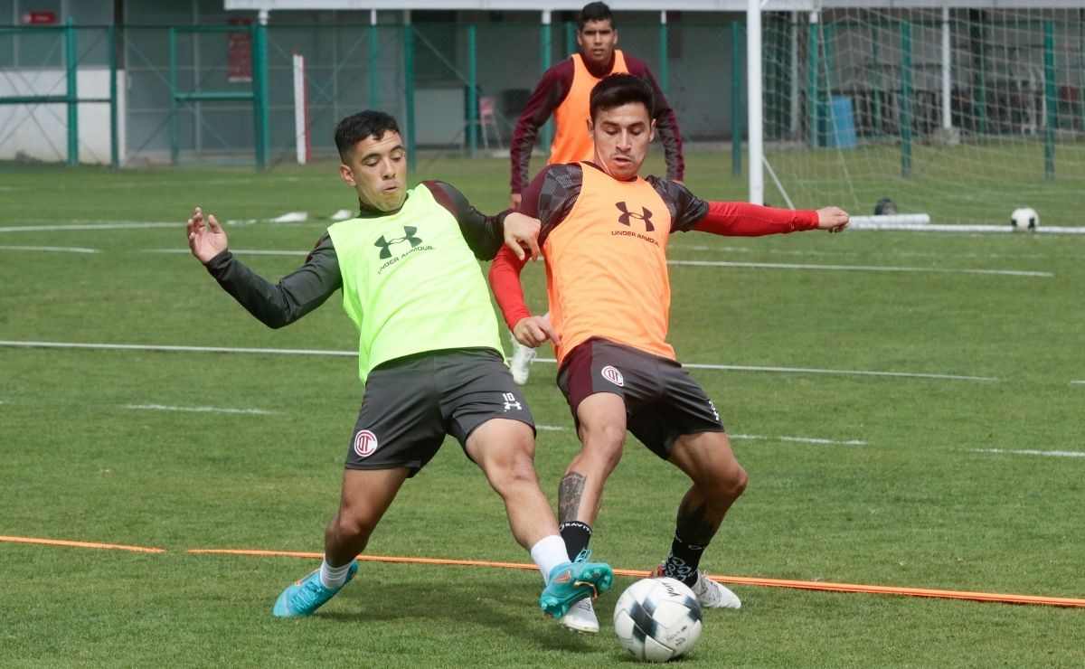 Jugadores del Toluca FC siguen su entrenamiento para su partido ante Atlético San Luis