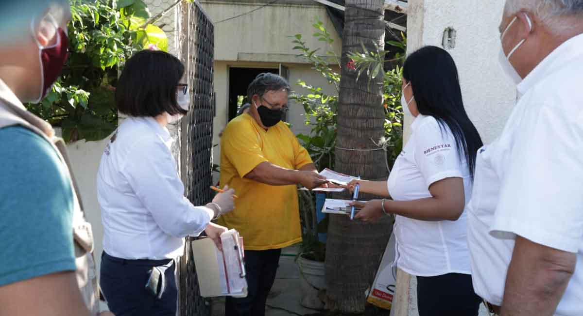pensión adultos mayores afilia a un señor que acudieron a la puerta de su casa a entregarle la tarjeta bienestar 2022