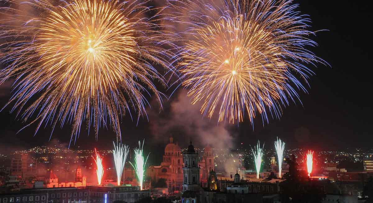 centro de toluca se viste de luces artificiales por aniversario de la fundación de toluca