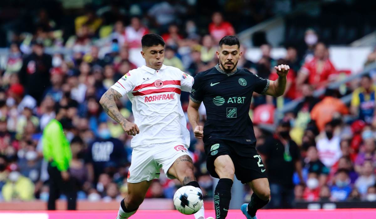 Liga Mx 2022- Kevin Castañeda con control de balón en el partido de hoy