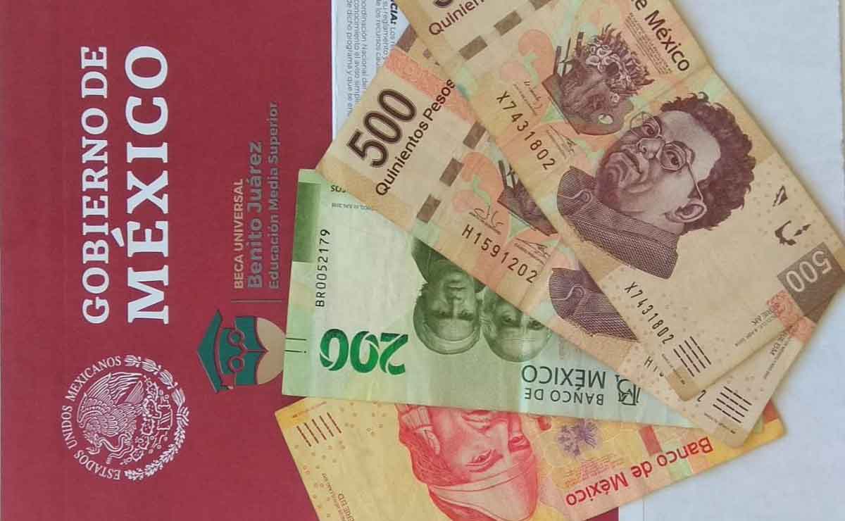 El sobre de las Becas Benito Juárez