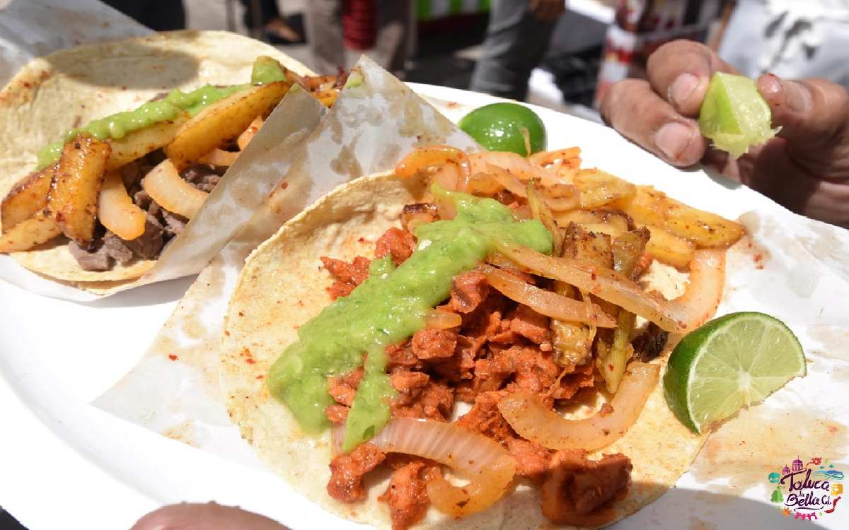 tacos de adobada listos para celebrar el dia del taco 2022 en mexico