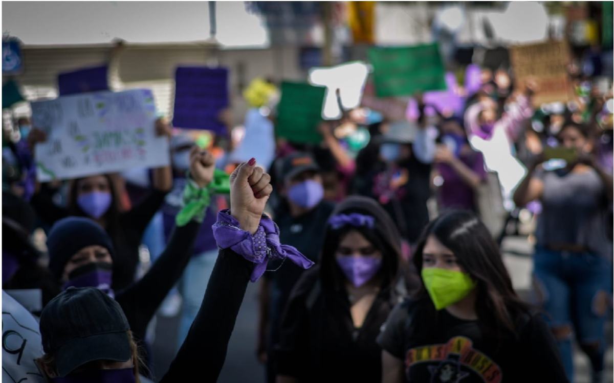 mujeres alzan la voz en la marcha 8m en toluca