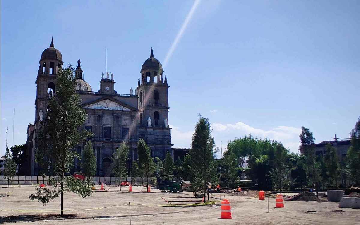el rediseño de la plaza de los martires en toluca con arboles