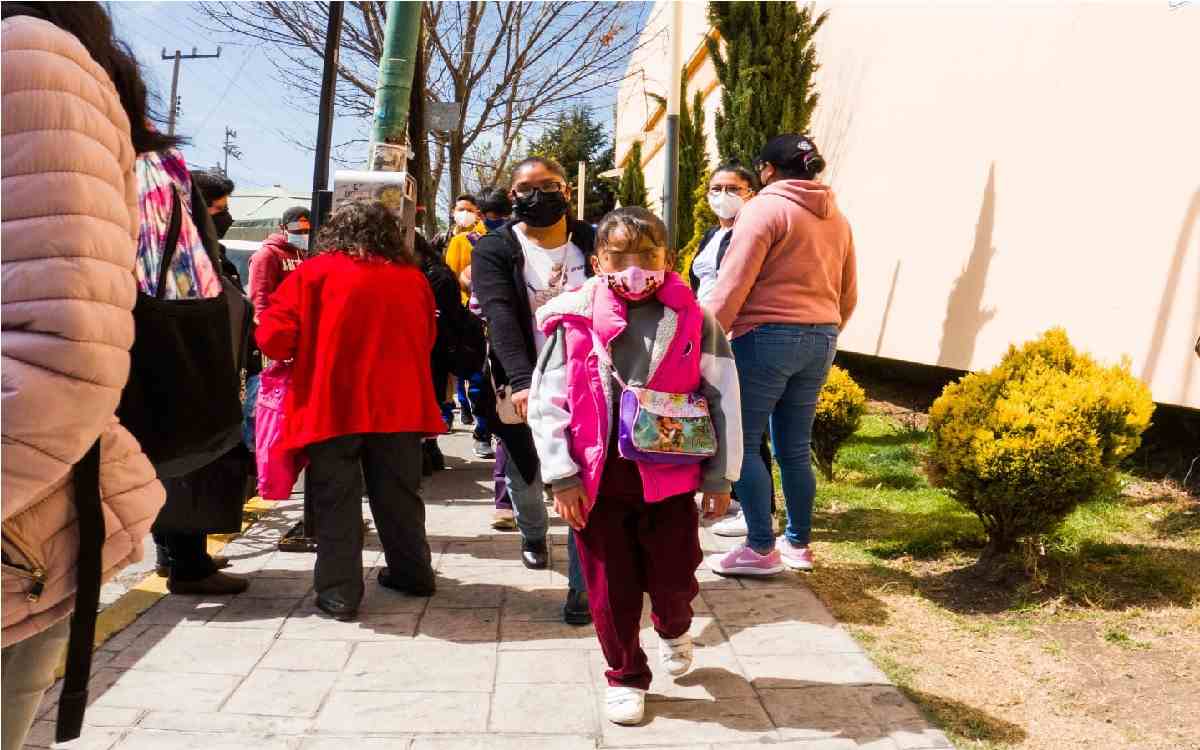 niña con mochila para preinscripcion primaria edomex said 2022