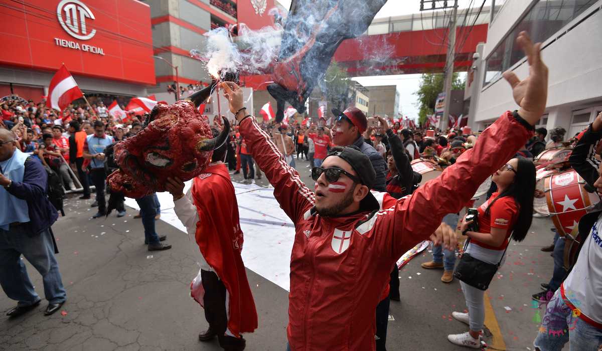 Liga Mx- Aficionados del cuadro escarlata previo a un partido