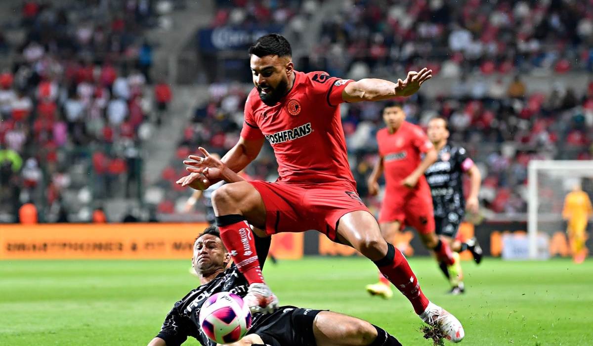 Dura entrada sobre Alexis Canelo Liga Mx 2022